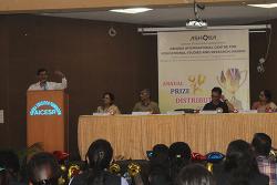 SNDT Women's University, Registrar, Dr. Vilas Nanadavdekar Sir addressing the students.